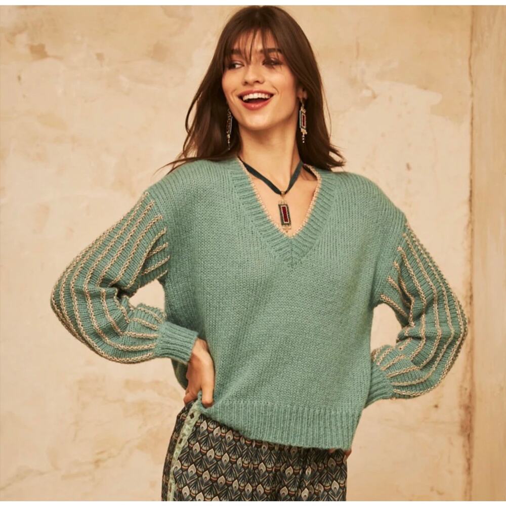 NKN Nekane Turquoise Meli V-neck Sweater with Gold Accents. Size M